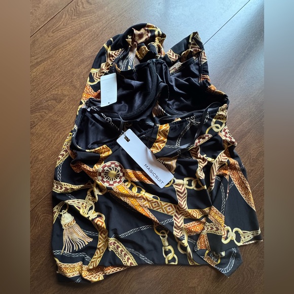 Magicsuit Black and Gold Chain Pattern Top Size 12 NEW with tags - Picture 7 of 10
